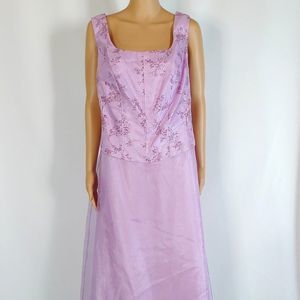 (28) NWOT Faviana Long Gown in Lilac Color